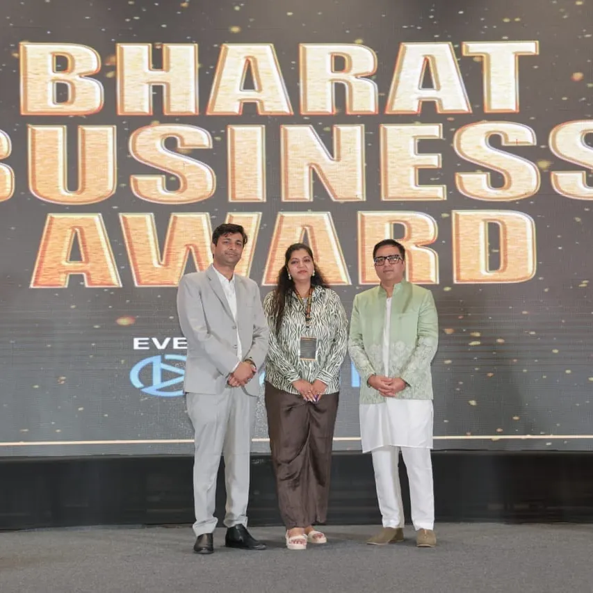 Dr. Neiha Bansal on stage at the Bharat Business Award event